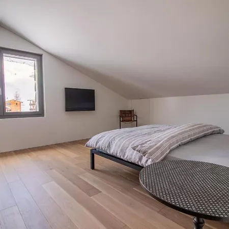 Three-bedroom Luxury Up To 6 Guests- If You Want To Book, Please Contact On Wh-ats-app - 0034-635-520-036 !!!! Apartment