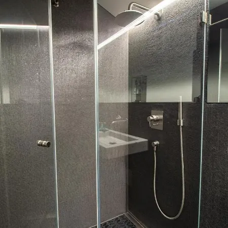 Apartment Three-bedroom Luxury Up To 6 Guests- If You Want To Book, Please Contact On Wh-ats-app - 0034-635-520-036 !!!! *